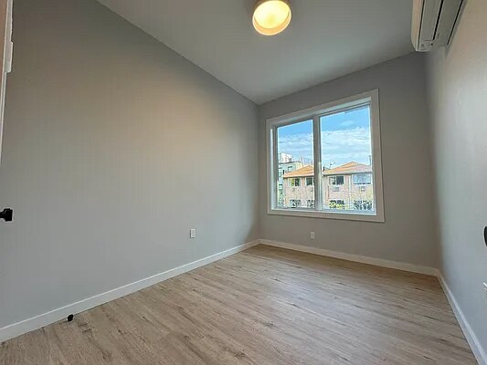 Building Photo - 27 Eldert St