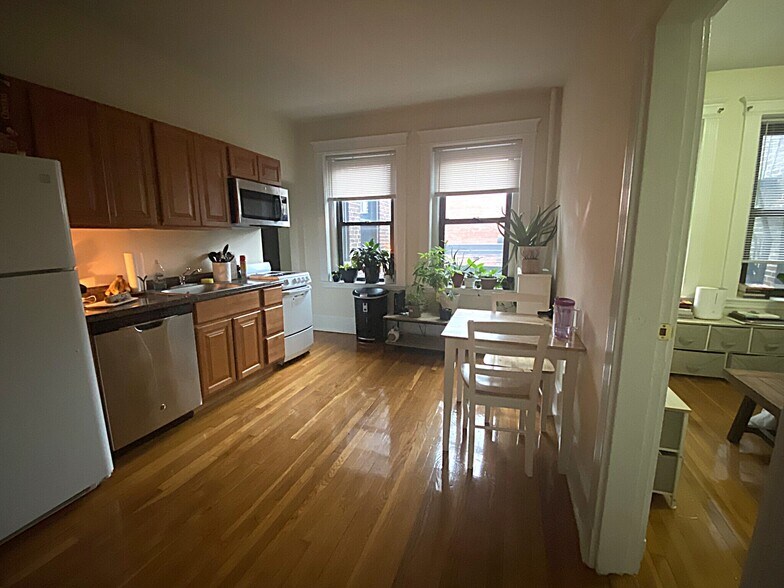 Building Photo - 1318 Commonwealth Ave