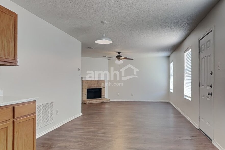 Building Photo - 8724 Hunters Creek Ct