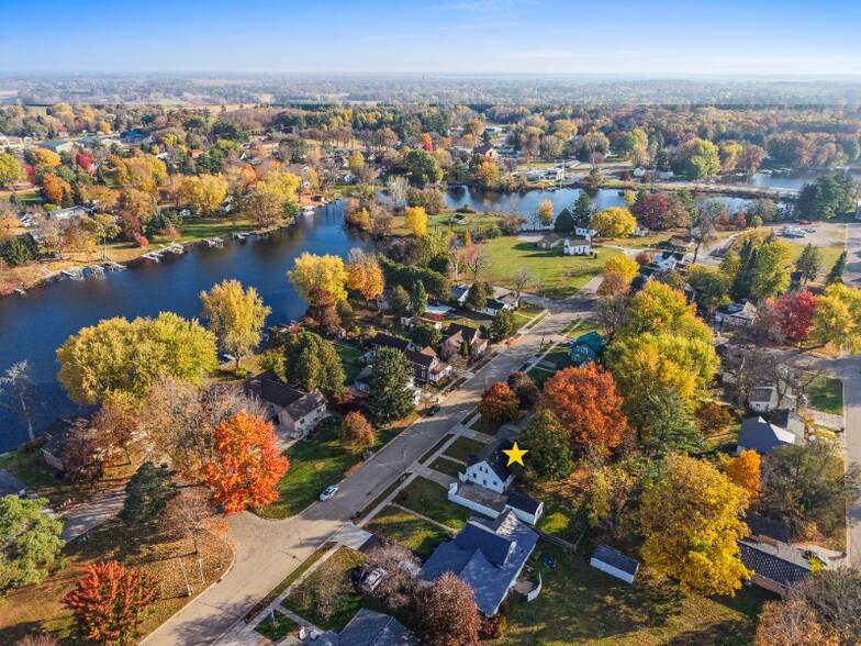 Building Photo - 504 W 1st St