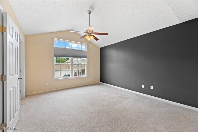 Building Photo - 37 Eastpointe Dr