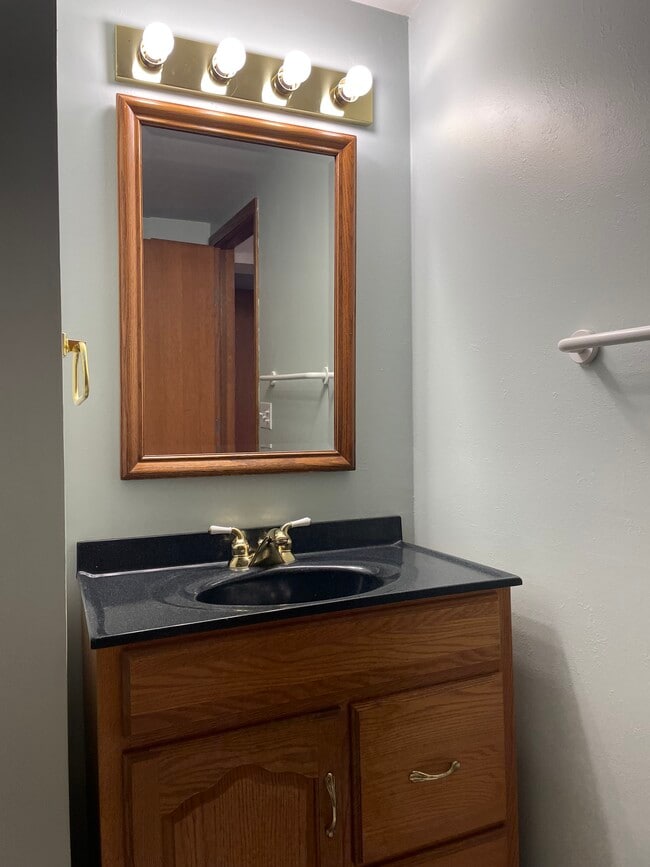 Building Photo - 1210 Acewood Blvd