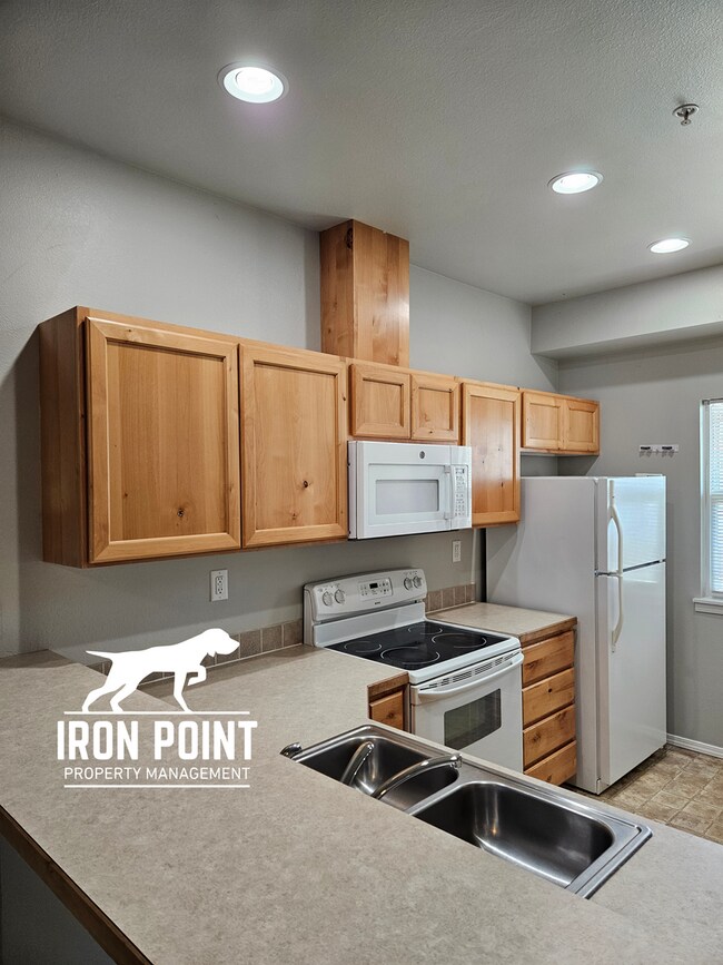 Building Photo - 2008WHITEOAK