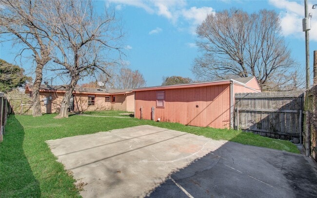 Building Photo - 1913 2nd Ave N