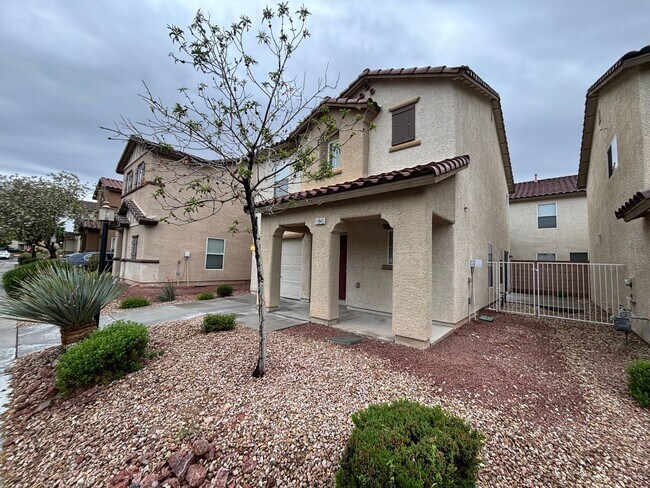 Building Photo - Beautiful 3 bedroom / 2.5 bath home!