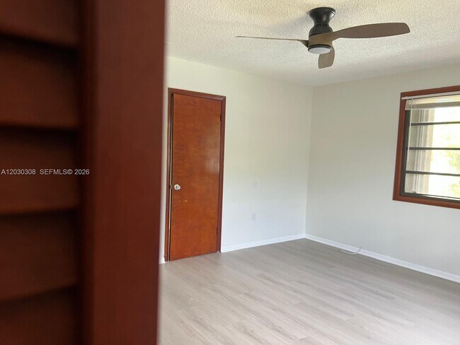 Building Photo - 321 SW 71st Ave