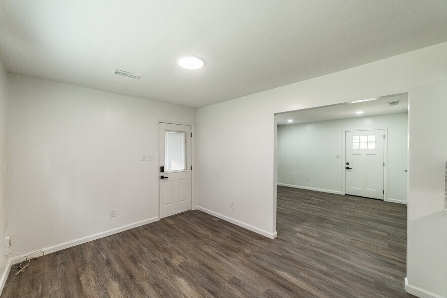 Building Photo - 2239 Norwood Dr NW