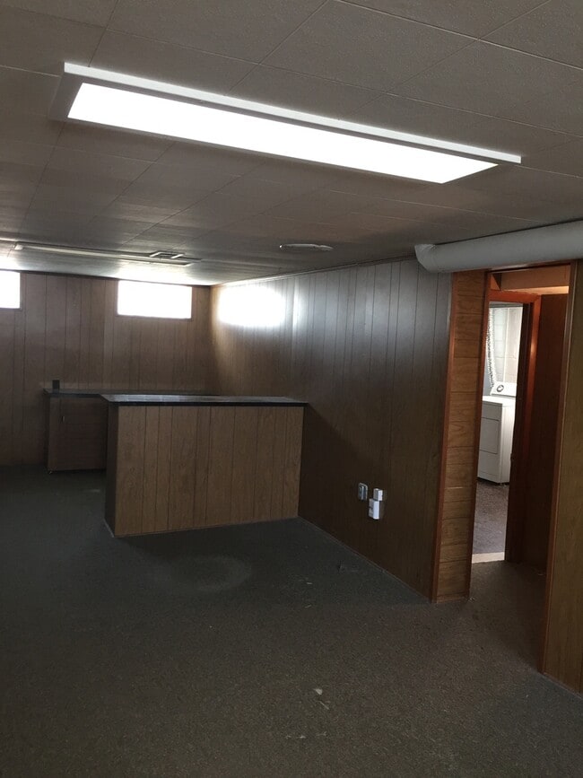 Building Photo - A Charming 3 Bedroom Bungalow, Hardwood Floors, Fenced in Backyard