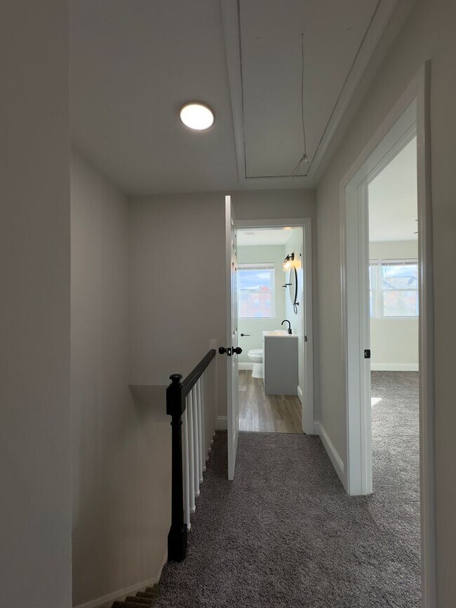 Building Photo - Spacious 3Bed/2Bath Townhome with Modern Amenities and Outdoor Space in Woodlawn MD