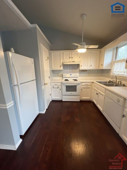 Building Photo - 1155 Carol Ln