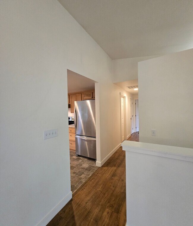 Building Photo - ***PENDING APPLICATION***4 Bedroom, 2 Bath...