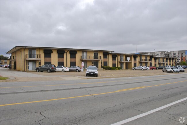 Building Photo - 305 Summit Ave