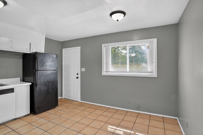 Building Photo - 609 Allen Dr