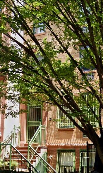 Building Photo - 265 W 121st St