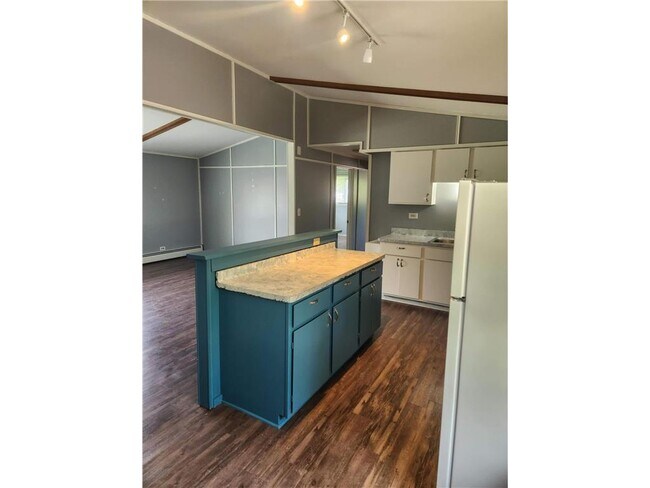 Building Photo - 255 6th Ave NE