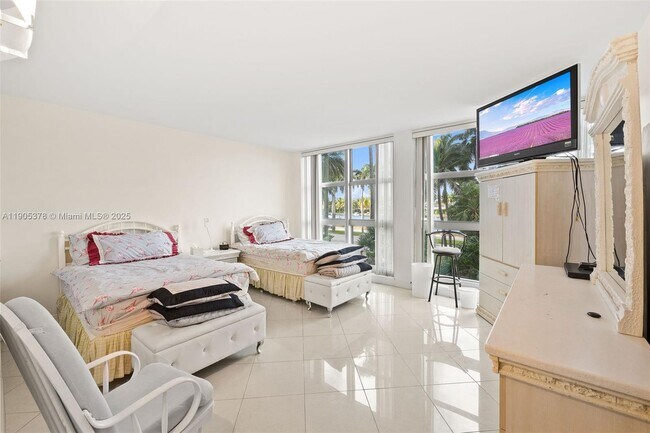 Building Photo - 5055 Collins Ave