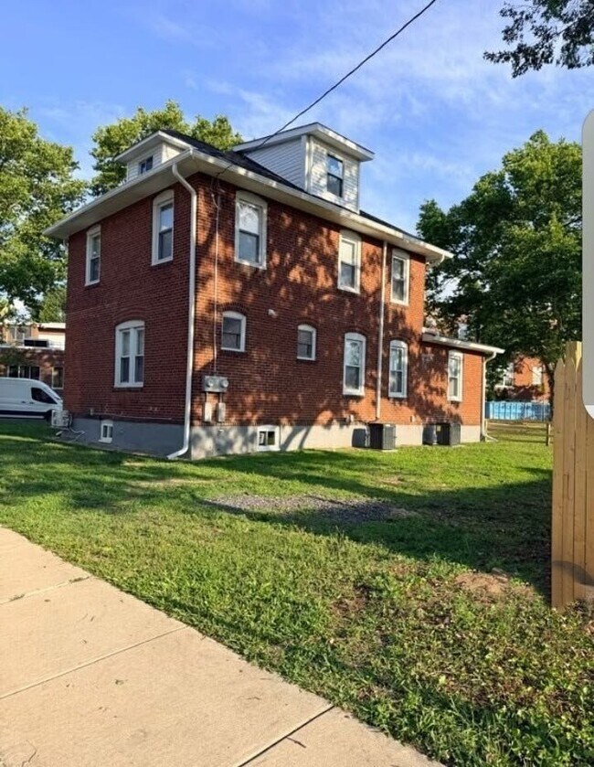 Building Photo - 313 Delaware Ave