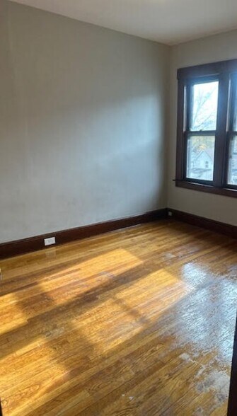 Building Photo - 26 Grandview Ave