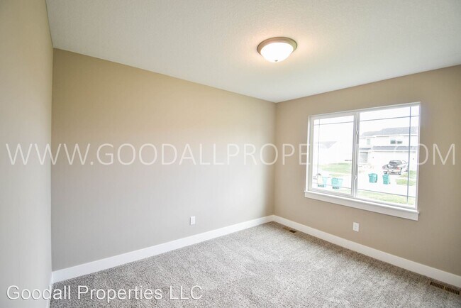 Building Photo - 4 br, 3 bath House - 1004 Warren St