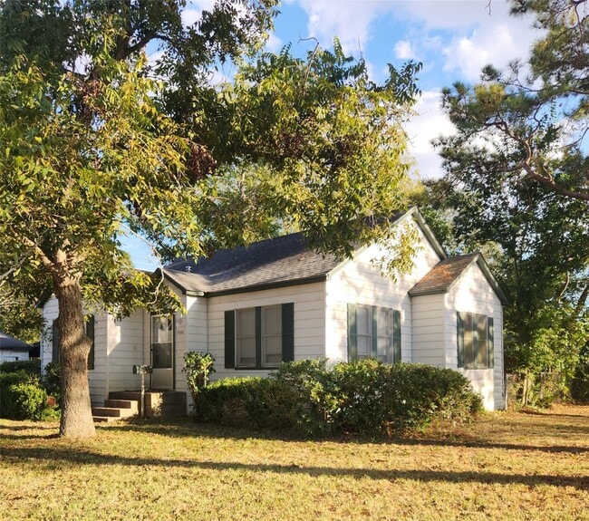 Building Photo - 1400 Dyer Ave