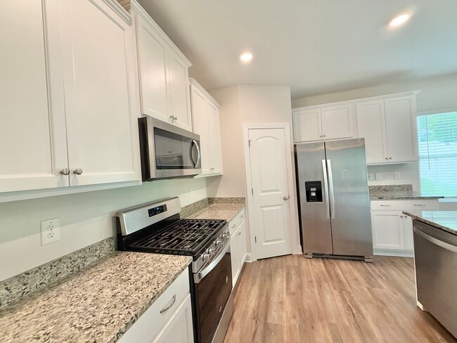 Building Photo - Modern 3BD, 2.5BA Raleigh Home in a Great ...