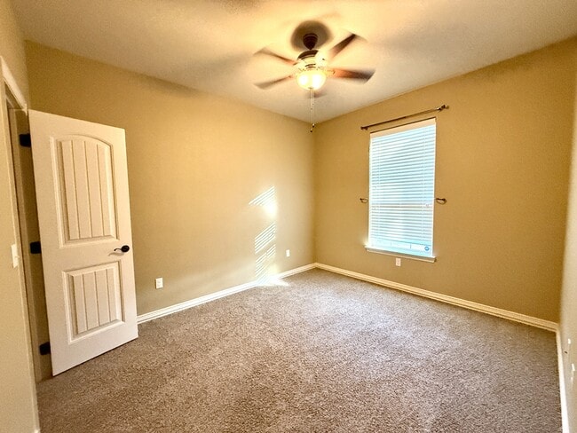 Building Photo - 414 Hidden Path