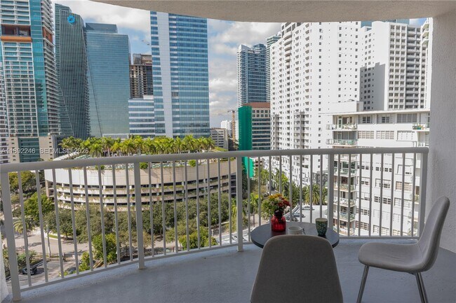 Building Photo - 1420 Brickell Bay Dr