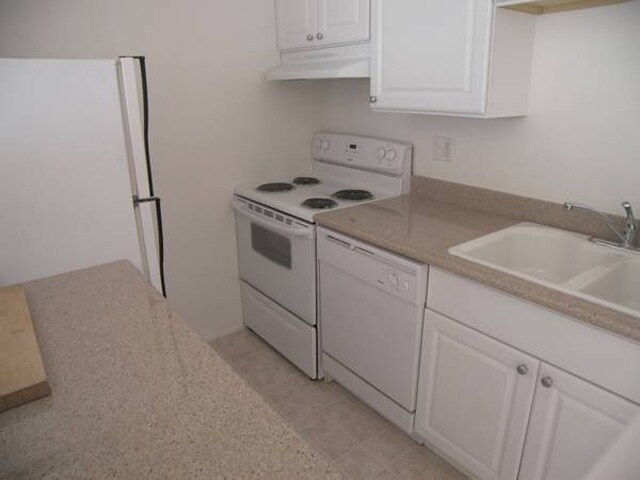 Kitchen - Whitmore Apartments