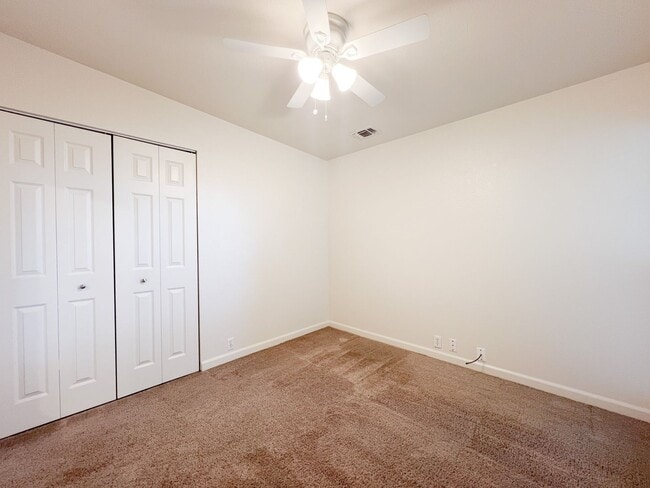 Building Photo - Spacious 3 Bed 2 Bath Home