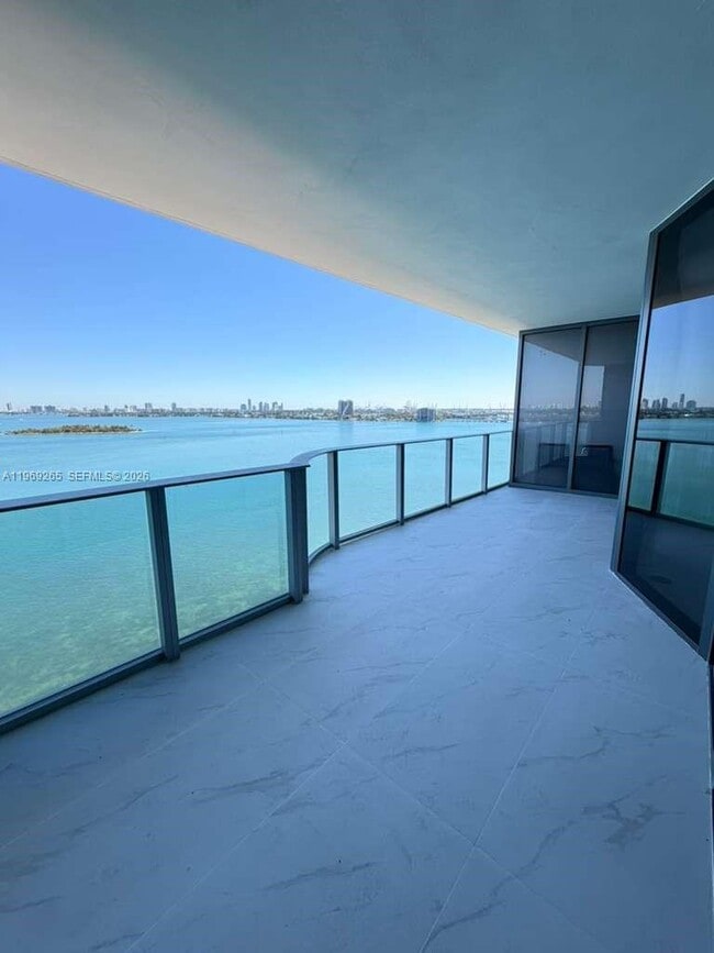 Building Photo - 700 NE 24th St