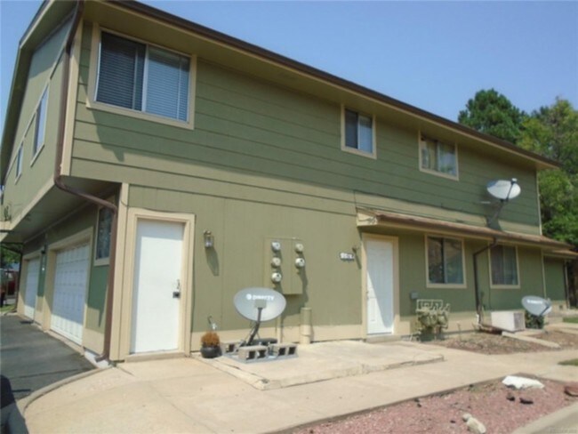 Building Photo - Section 8 welcome!!  3 bed 2 bath Condo wi...