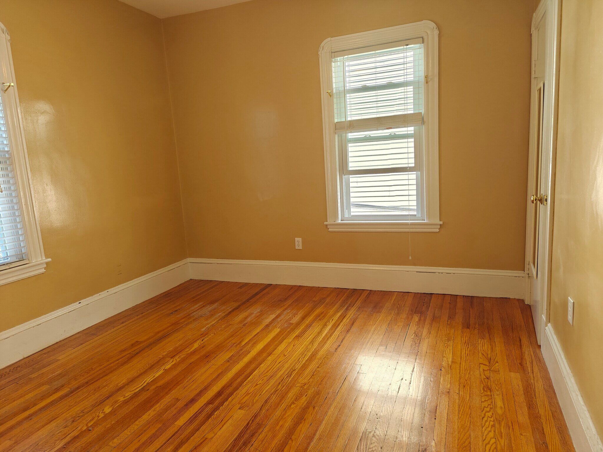 Bedroom 1 - 33 Hawthorne St