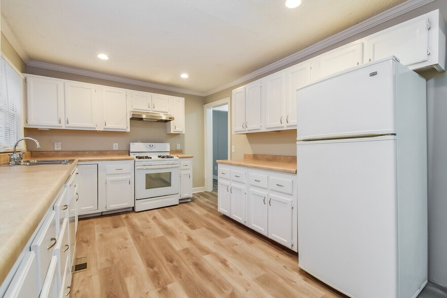 Building Photo - 5578 Owens Dr