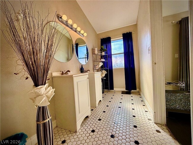 Building Photo - 2033 Riderwood Ave