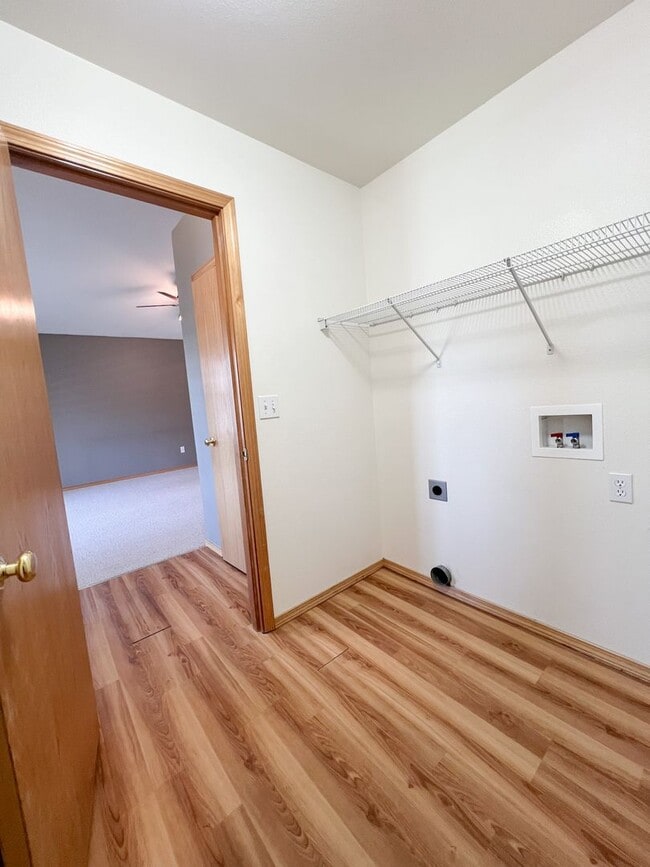 Building Photo - Three Bedroom, Two Bath House in Southview