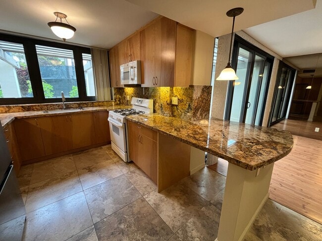 Building Photo - Yacht Harbor Towers (Ala Moana)-1282 sf, 2...