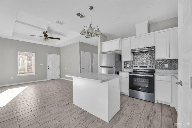 Building Photo - 2713 W Primrose Ave