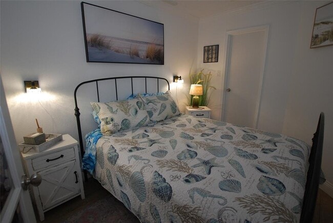 Building Photo - 6300 Seawall Blvd