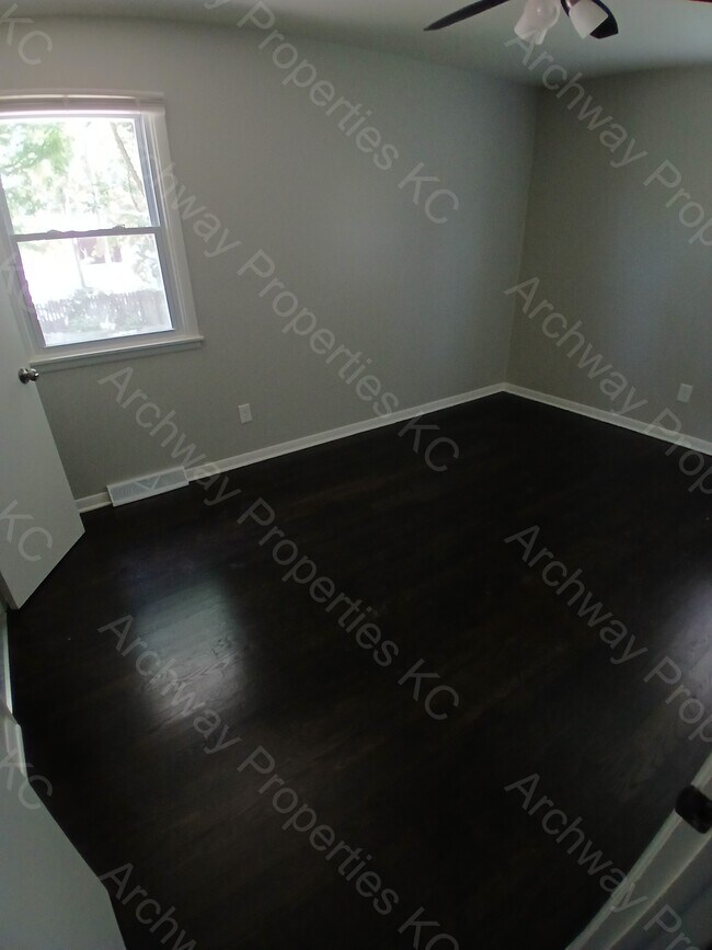 Building Photo - 5103 Long Dr