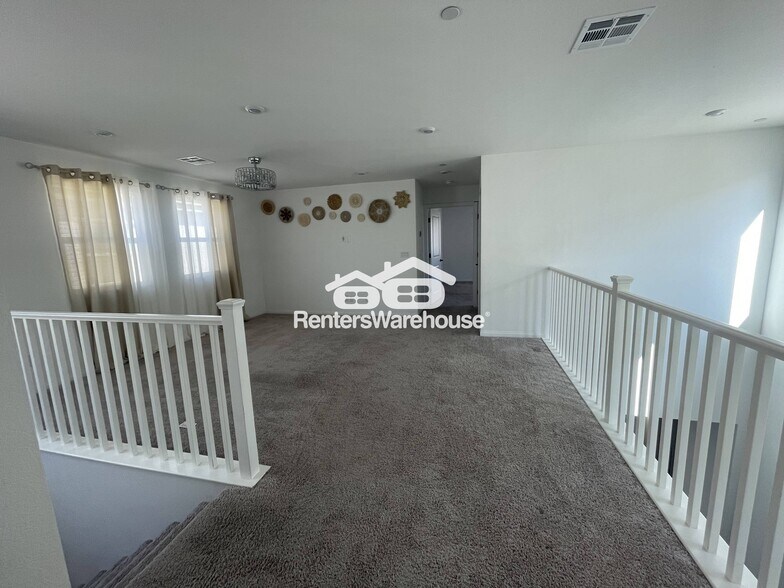 Building Photo - 856 Benning St