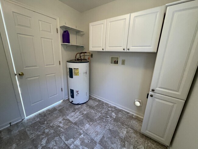 Building Photo - 10197 Madison Dr