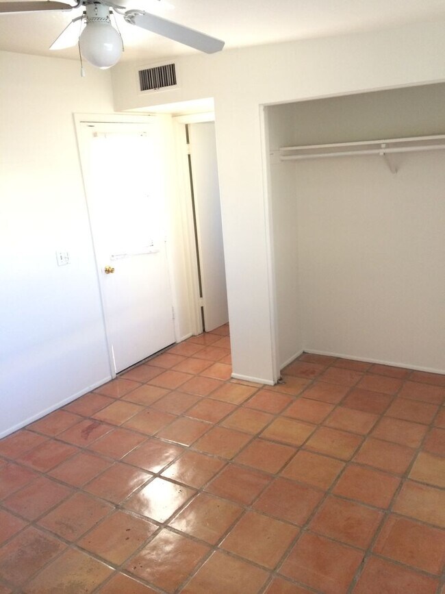 Building Photo - Roomy 6-Bedroom Home with Pool Available J...