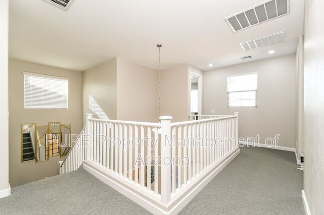 Building Photo - 513 E Yellowstone Pl