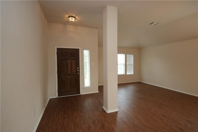 Building Photo - 1528 Haynie Bend