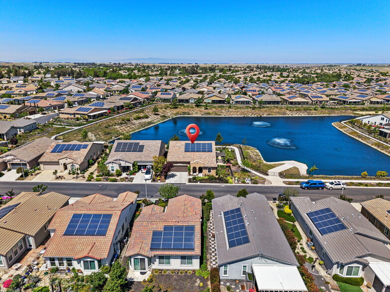 Building Photo - 377 Silver Ridge Dr
