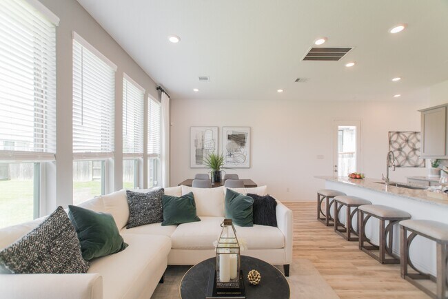 Building Photo - 438 Lake Day Dr