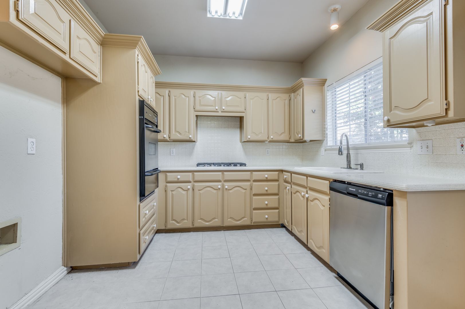 Building Photo - 3147 Waterside Dr