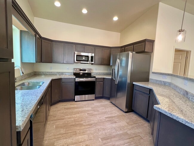 Building Photo - 1563 Ovalo Ct