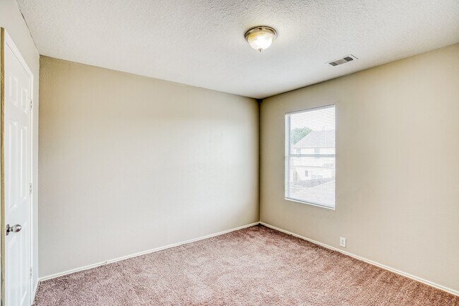 Building Photo - 6210 Scotchwood Dr