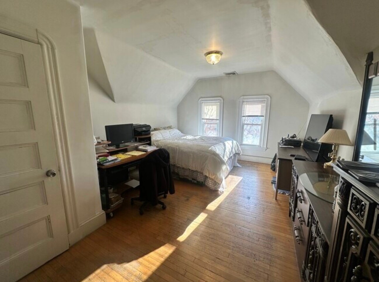 Building Photo - 147 Willow Ave